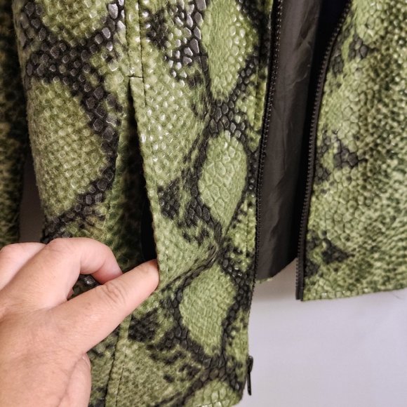 Selene Sport Green Faux Leather Snakeskin Zip Up Jacket Size Medium - Picture 10 of 12